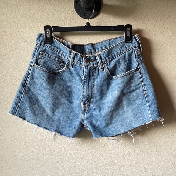 Levi’s Well Worn Denim Cutoff Shorts Sz 8 - Picture 3 of 6